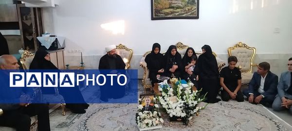حضور معاون رئیس جمهوری در منازل جان باختگان معدن طبس در بخش انابد