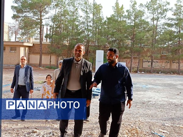 بازدید مشاور وزیر آموزش و پرورش از مدارس آسیب‌دیده کاشمر