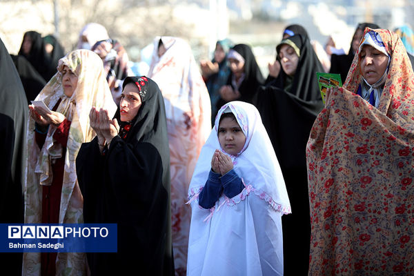 نماز عید فطر - امامزاده پنج تن لویزان