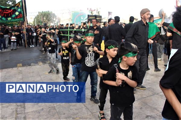 حضور پرشور کودکان قمی در دسته‌های عزاداری روز تاسوعا 