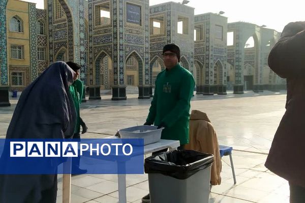 حضور خادمان اصفهانی در چایخانه امام رضا«ع» مشهد