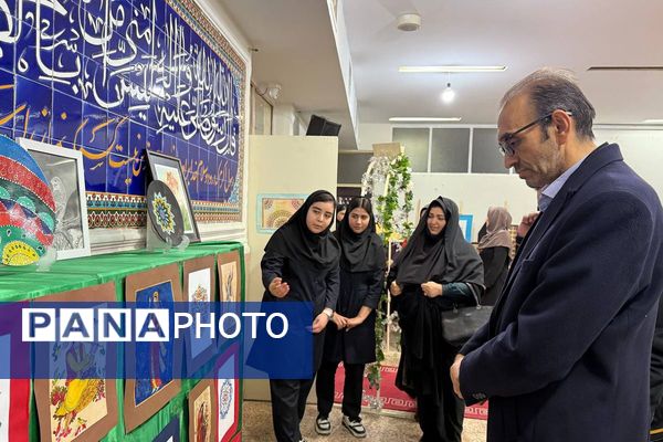 آیین افتتاحیه نمایشگاه هنری «ماها» در هنرستان شهید تاجیک بهارستان‌دو