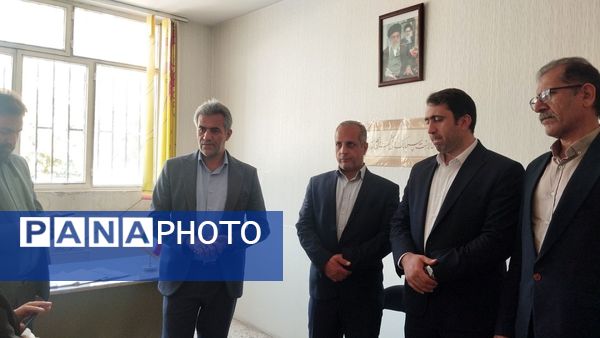 جلسه آموزش خانواده و افتتاح اتاق گفت‌وگوی اولیا در دبیرستان شاهد شهید کلانتری 