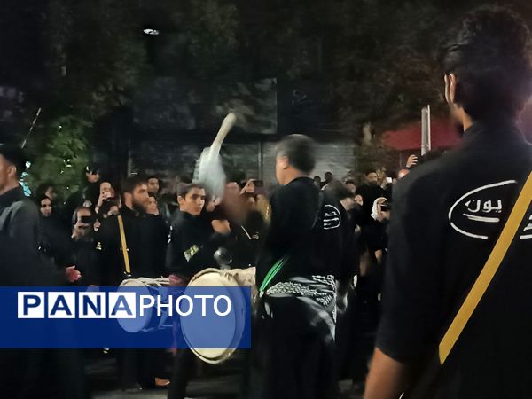 مراسم عزاداری شب عاشورا در خیابان‌های نیشابور 