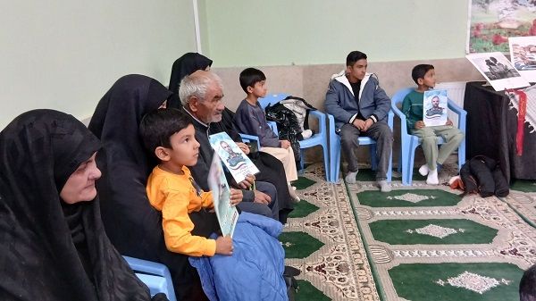 در تحصیل علم و دفاع از کشور کوشا باشید