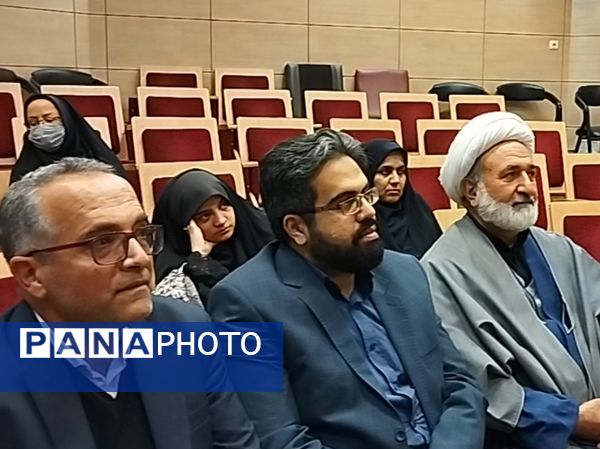اولین گردهمایی دبیران و مدرسین درس تفکر و زندگی در کانون فارابی 
