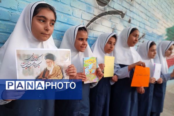 دانش‌آموزان دبستان شهید معظم کارت عضویت گرفتند
