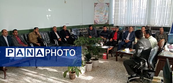 دیدار رئیس پلیس فتا کاشمر با پرسنل دبیرستان آیت‌الله خامنه‌ای 