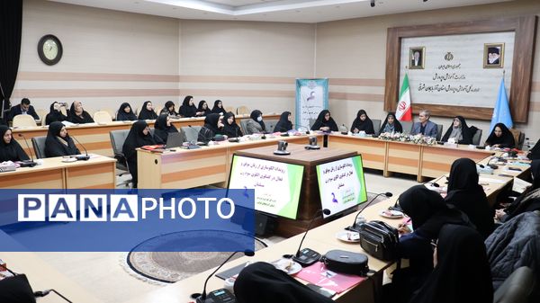 رویداد الگوسازی از زنان موفق و فعال در گفتمان الگوی سوم زن مسلمان