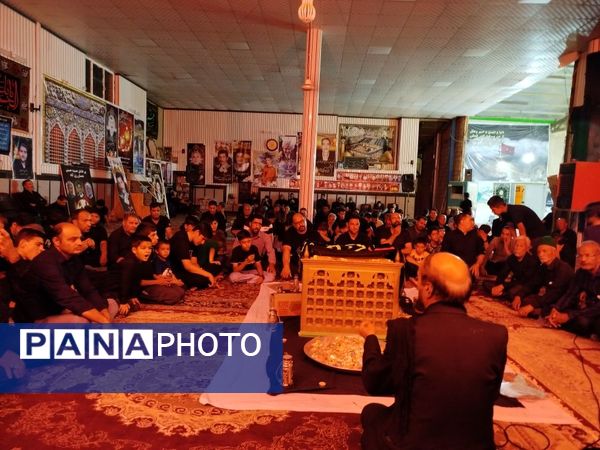 برپایی سفره حضرت رقیه(ص) در حسینه حسینی روستای رزق آباد شهرستان کاشمر