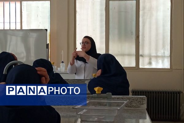 بازدید دانش آموزان دبیرستان حضرت ولیعصر (عج) ناحیه یک ری از پژوهش‌سرای رازی 