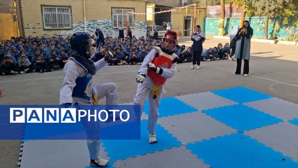 حرکات ورزشی و نمایشی در افتتاحیه المپیاد درون مدرسه‌ای