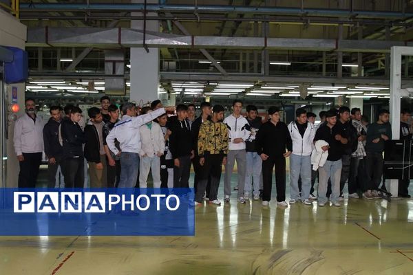 بازدید هنرجویان مکانیک از خط تولید پارس‌خودرو