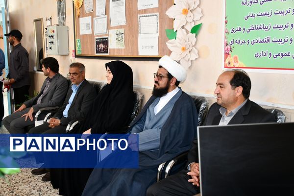 حضور امام جمعه، فرماندار و مدیر آموزش پرورش مه ولات در مدارس شهرستان