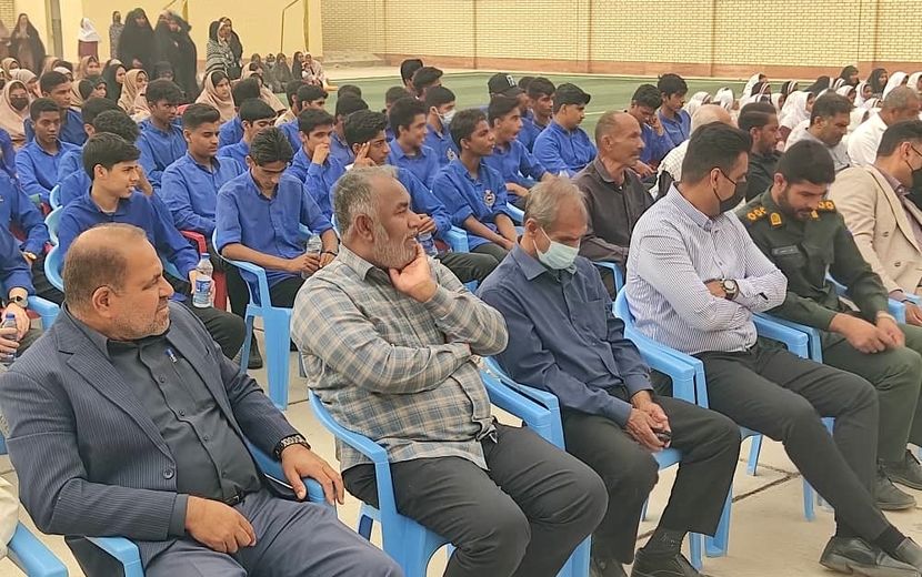 دانش آموزان امروز پرچم داران استقلال و عزت فردا 