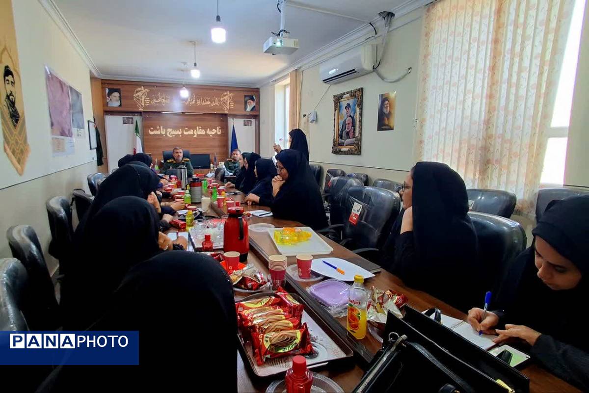 نشست بانوان تأثیرگذار طایفه گرهرگان با محوریت نقش زنان در توسعه اجتماعی و فرهنگی