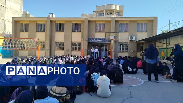 گرامیداشت هفته نیروی انتظامی در دبیرستان دخترانه پیرایش یک