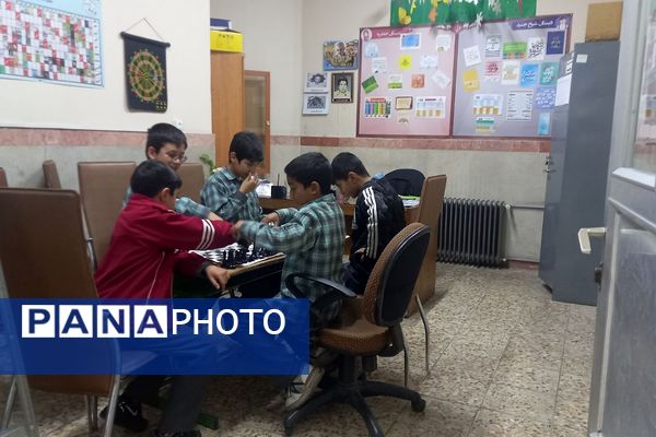 آمادگی دانش‌آموزان برتر شطرنج دبستان شیخ جنید (ره) برای رقابت‌های شهرستانی