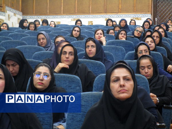 برگزاری جلسه آموزشی مشاوران استان البرز با محور تبیین برنامه‌های حوزه مشاوره در کانون شهید فهمیده کرج