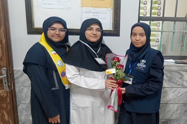 جشن ولادت حضرت زینب(س) و روز پرستار در دبیرستان عطیه