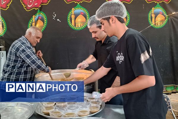 از مدرسه تا موکب حسینی؛ دانش‌آموزان پیشتاز شهرستان قدس در خدمت زائران اربعین حسینی