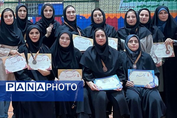 تقدیر از تیم های برتر مسابقات والیبال استانی شهرستانهای تهران در ری یک