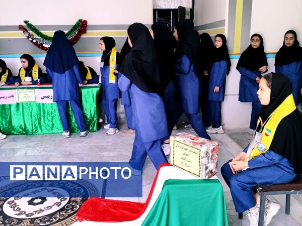 شورای دانش‌آموزی فرصت مشارکت دانش‌آموزان برای ساخت آینده بهتر