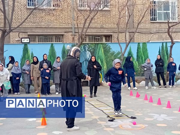 مسابقه جذاب مادر و دختر در دبستان مصلی نژاد حضرت زینب(س)