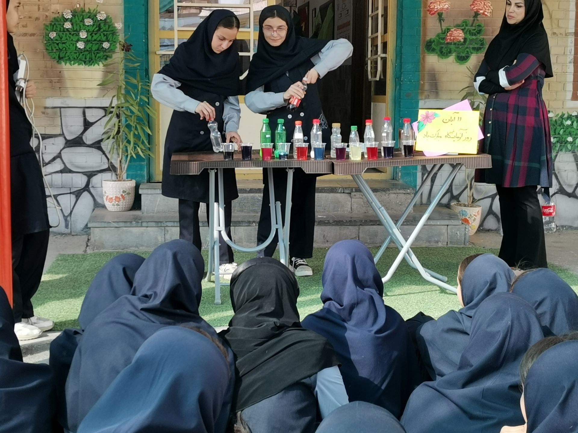 بزرگداشت روز آزمایشگاه در دبیرستان یغمای نیشابوری 