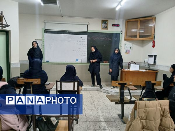  جلسه شورا  و بسیج دانش آموزی در دبیرستان نمونه دولتی مهشید مصلی نژاد