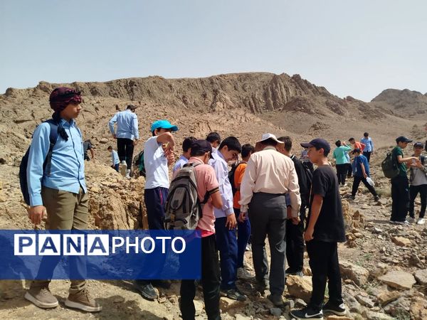 برگزاری اردوی علمی-تفریحی فسیل شناسی دبیرستان نمونه دولتی دانش 