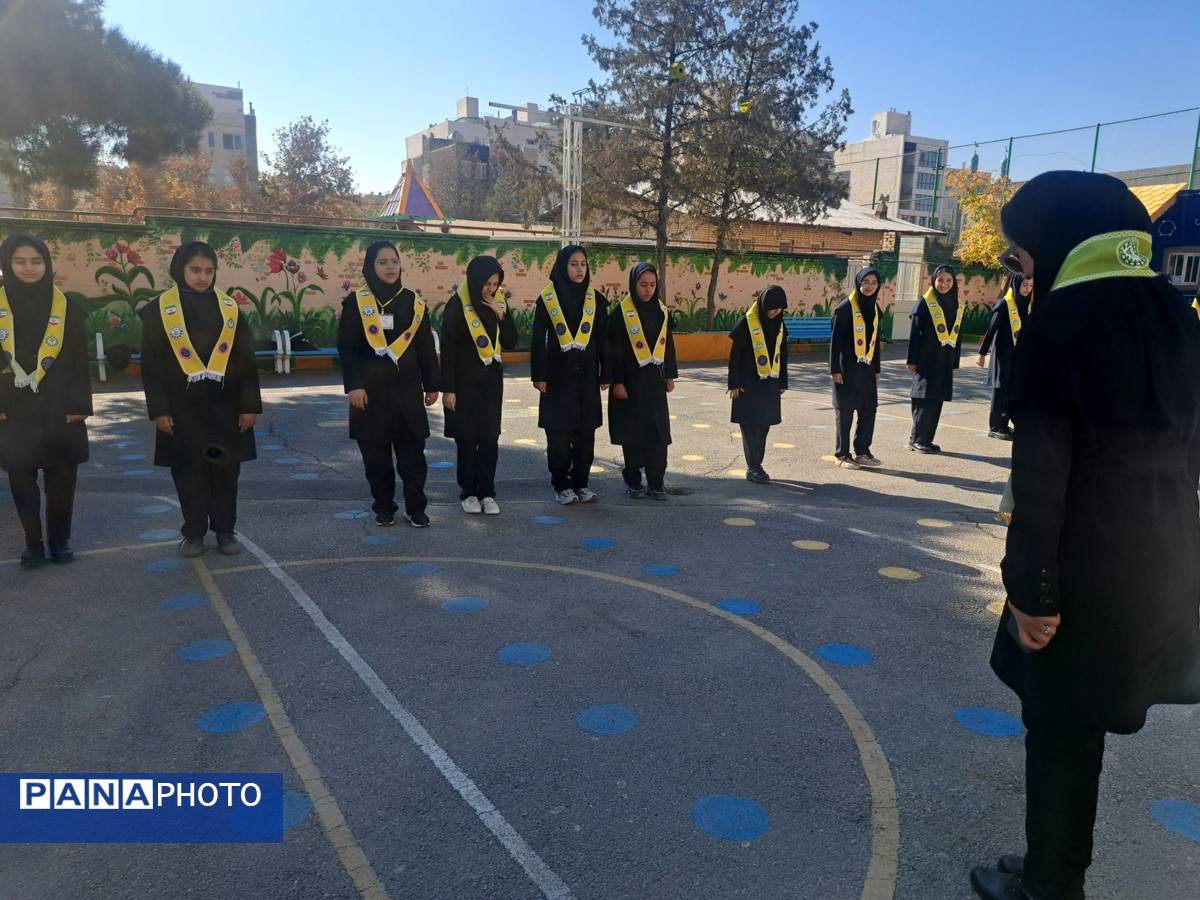 آموزش دوره پیشتازان در دبیرستان دخترانه علی افشار‌نژاد