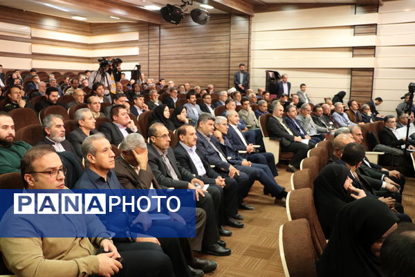  جلسه شورای توسعه و برنامه‌ریزی استان کردستان با حضور وزیر راه و شهرسازی 