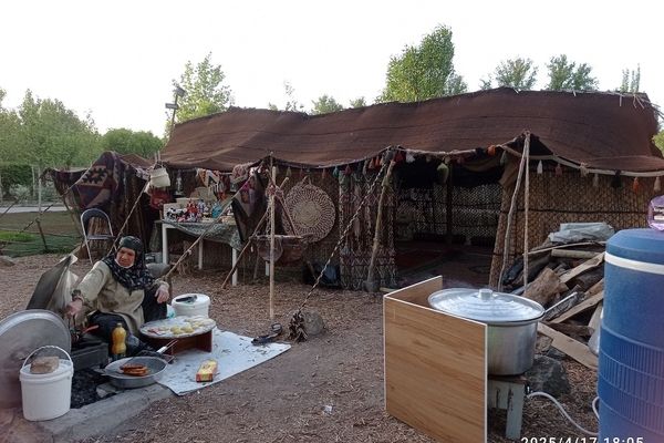 برپایی غرفه‌های صنایع دستی در پارک ایران کوچک 