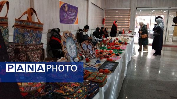 نمایشگاه صنایع‌دستی و سوغات شب یلدا در شهرستان محلات 