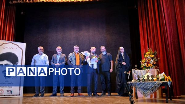 نمایش «مرا مهدی بخوانید» در فرهنگسرای امام علی(ع) هشتگرد به روی صحنه رفت