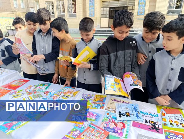 برگزاری نمایشگاه کتاب در دبستان معلم دو آشخانه 