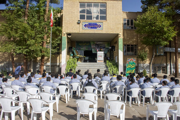 جوانه‌های محلاتی ورود به دوره متوسطه را با جشن جوانه‌ها آغاز کردند