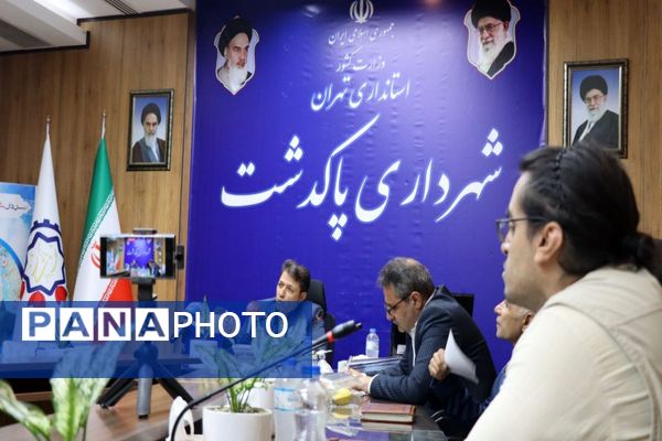 نشست صمیمانه شهردار پاکدشت با خبرنگاران و اصحاب رسانه