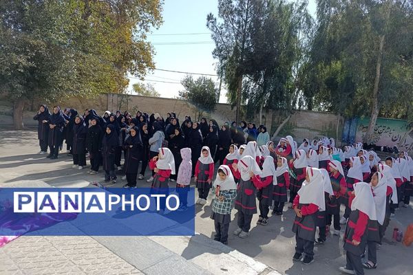 گرامیداشت روز دانش آموز در مدارس دخترانه پیشوا؛ شکوفایی مهر و علم در باران، کوثر، دیانت و مهردخت