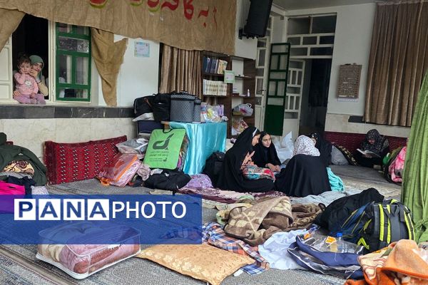 اعتکاف دانش‌آموزی رباط‌کریم با پرچم‌گردانی حضرت ابوالفضل(ع)