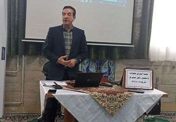 جلسه آموزش خانواده در مدرسه توکلی‌زاده مشهد