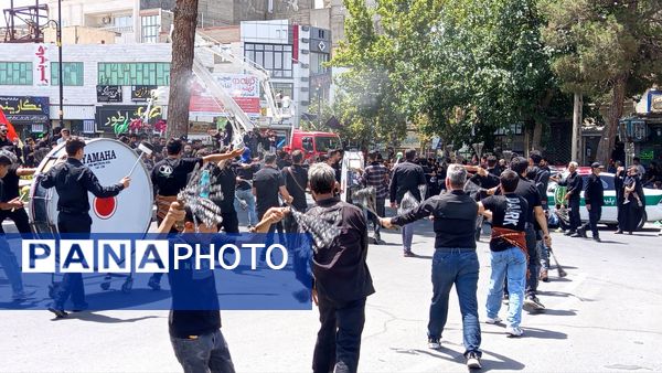 آیین زنجیر زنی در روز عاشورا