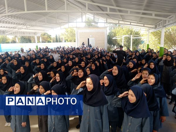 گرامیداشت هفته نیروی انتظامی در دبستان فرهنگ فرازمند