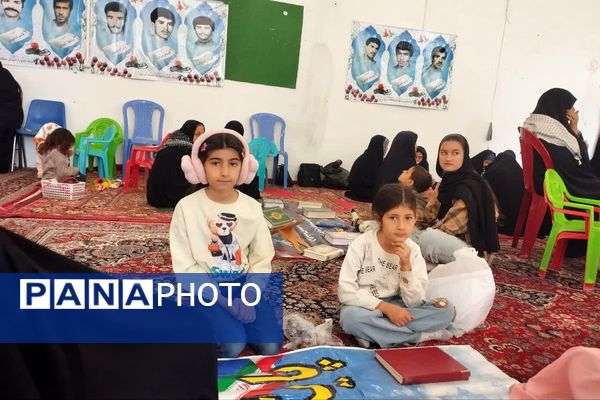 محفل قرآنی و حلقه صالحین در پایگاه مقاومت حضرت زینب (س) داریون 