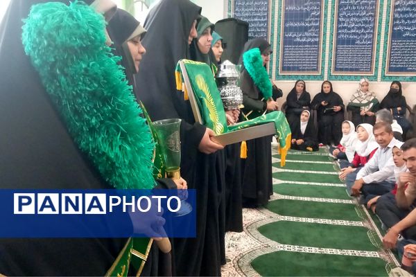  جشن پدر و دختری در دبستان مالک اشتر ملارد در دهه کرامت پیوند مهر را طنین انداز کرد 