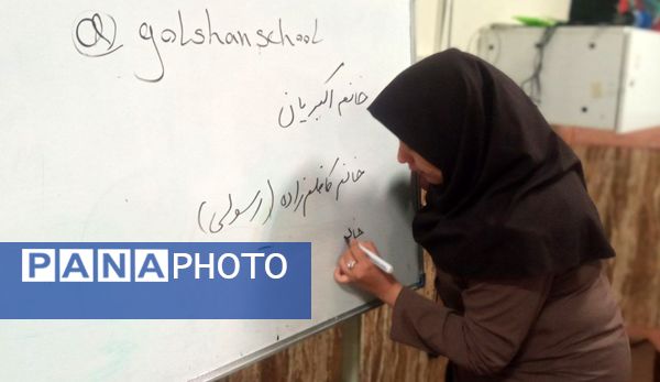 جلسه اولیا و مربیان در دبیرستان گلشن آزادی
