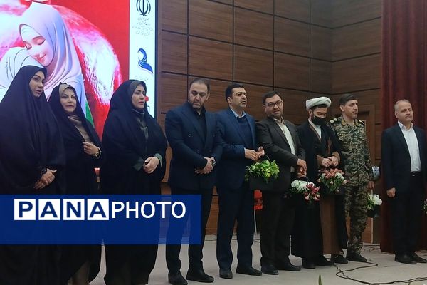 مراسم یلدای مادرانه با حضور فرهنگیان و دانش‌آموزان در اردوگاه شهید منتظری شهریار