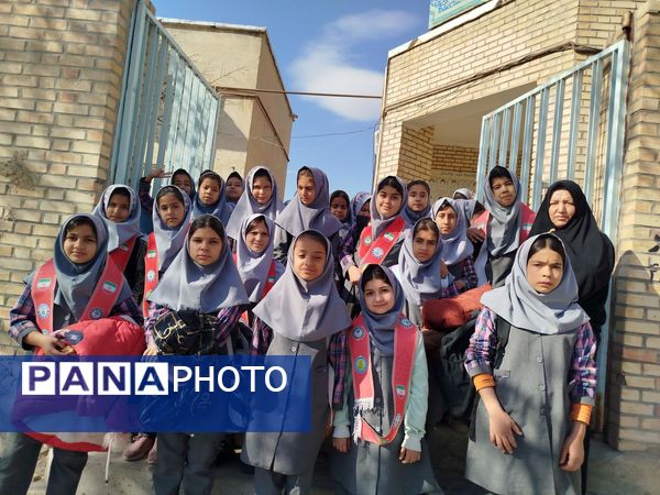 بازدید دانش‌آموزان دبستان ثنایی نوخندان از کتابخانه میرنیا 