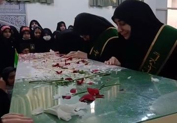 استقبال دانش آموزان مدرسه قائمیه قم از لاله فاطمی